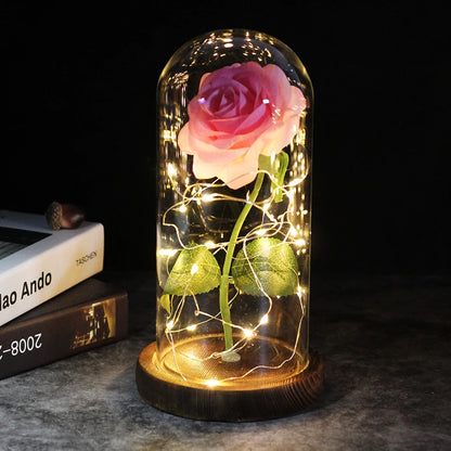 rose-im-schrein-mit-warmem-licht-zur-dekoration