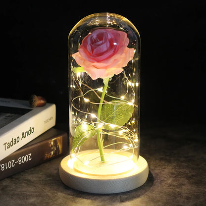 rose-im-schrein-mit-warmem-licht-zur-dekoration